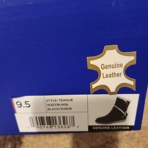 9.5 White mountain fleece lined boots